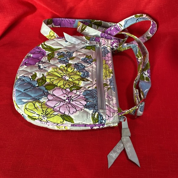 VERA BRADLEY CROSS BODY SMALL PURSE FLOWERS ON GRAY BACKGROUND GUC - Picture 4 of 12
